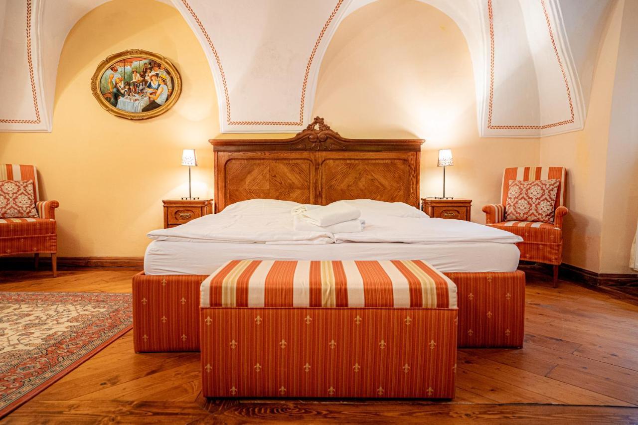 Penzion Cosmopolitan Ii. Otel Banská Štiavnica Oda fotoğraf