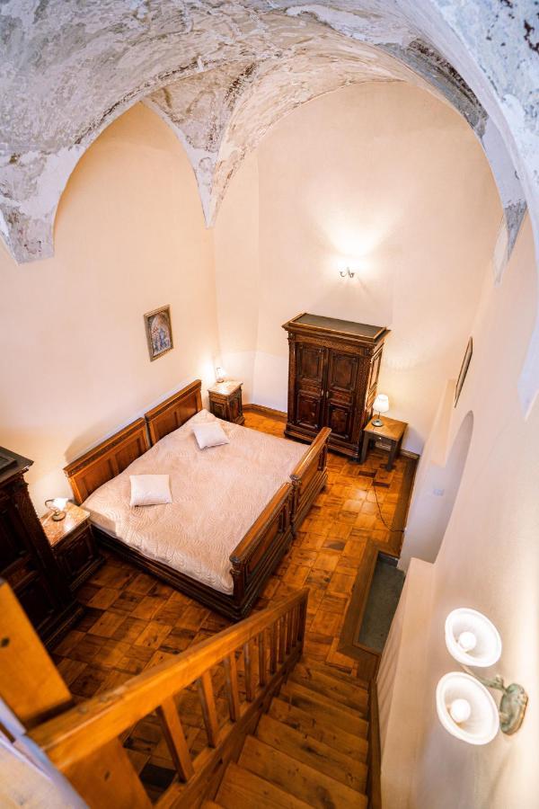 Penzion Cosmopolitan Ii. Banská Štiavnica Oda fotoğraf