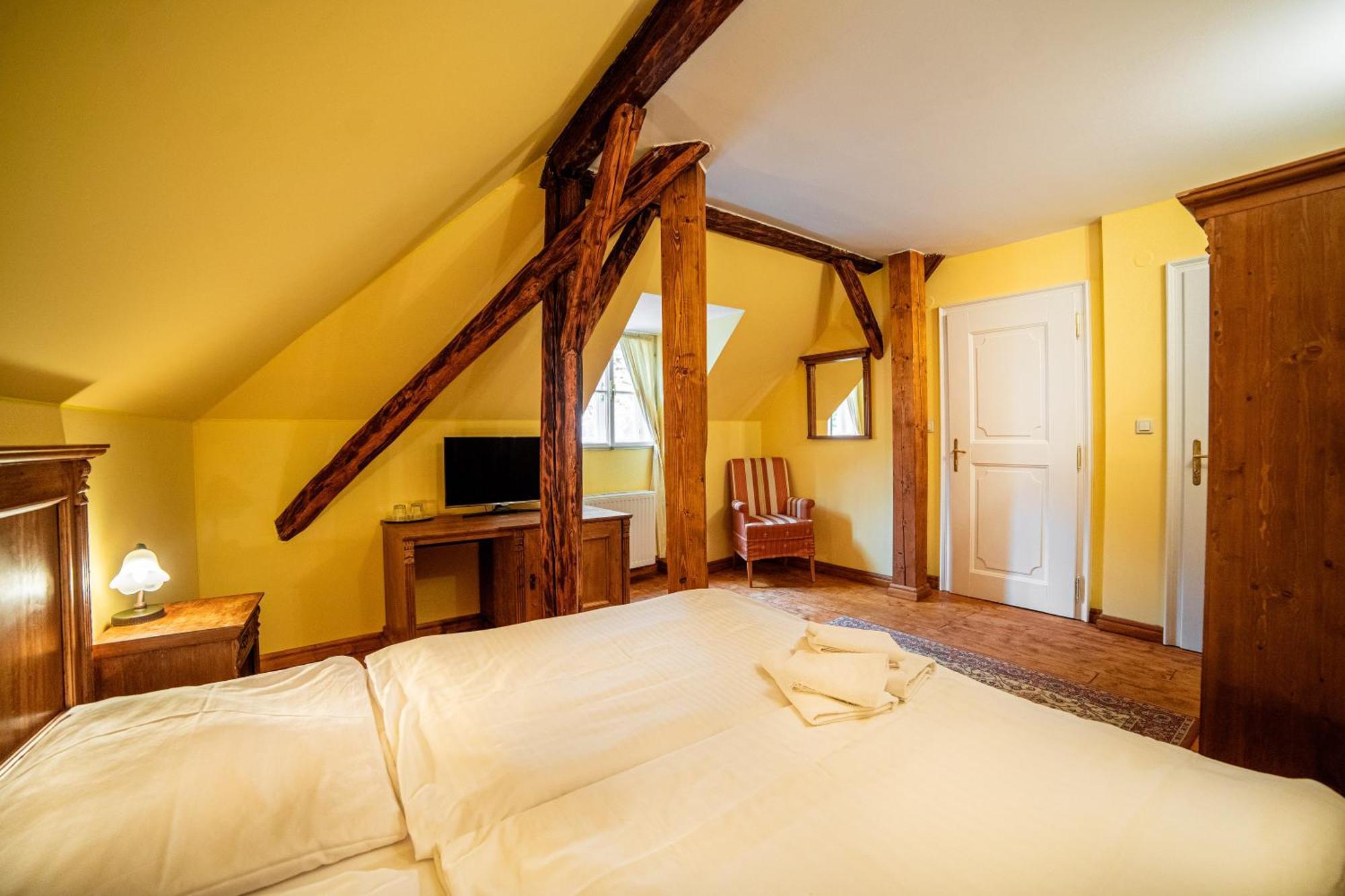 Penzion Cosmopolitan Ii. Banská Štiavnica Oda fotoğraf