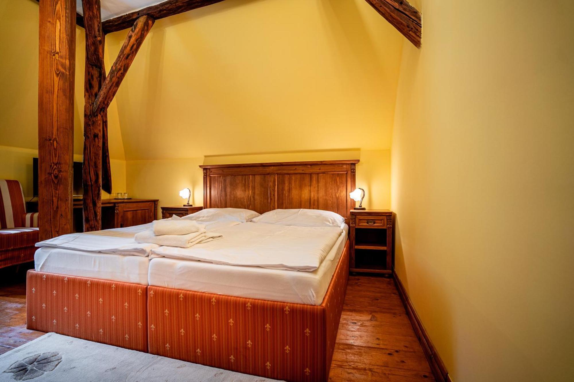 Penzion Cosmopolitan Ii. Otel Banská Štiavnica Oda fotoğraf