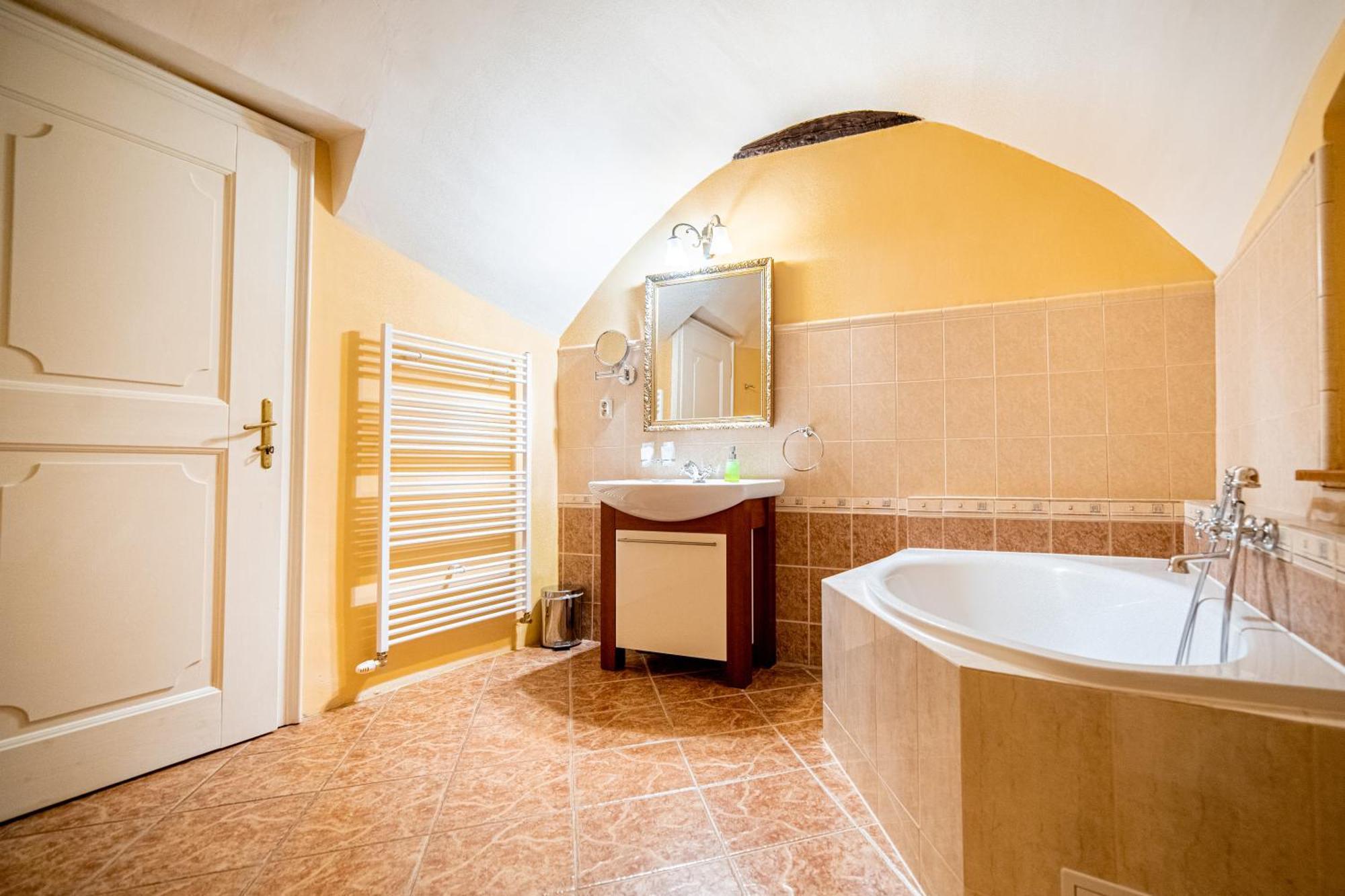 Penzion Cosmopolitan Ii. Banská Štiavnica Oda fotoğraf