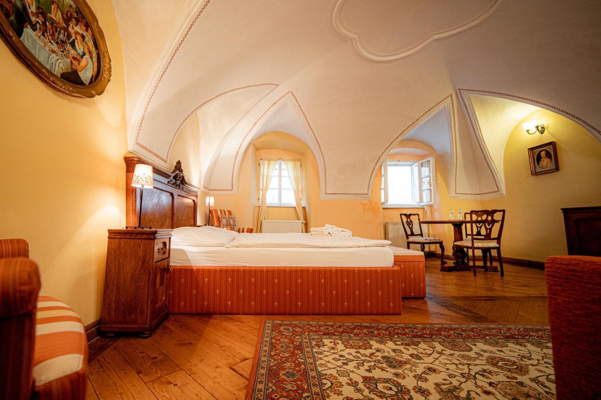 Penzion Cosmopolitan Ii. Banská Štiavnica Oda fotoğraf