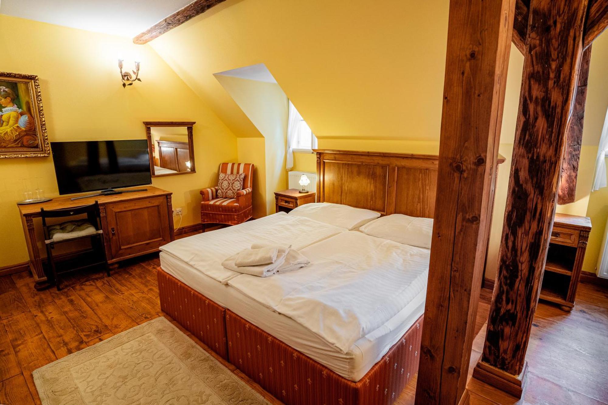 Penzion Cosmopolitan Ii. Banská Štiavnica Oda fotoğraf