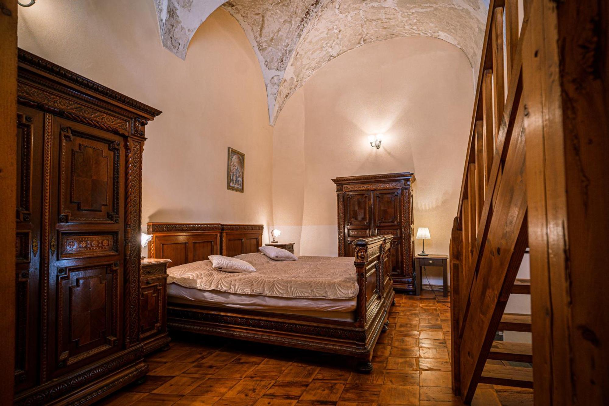 Penzion Cosmopolitan Ii. Banská Štiavnica Oda fotoğraf