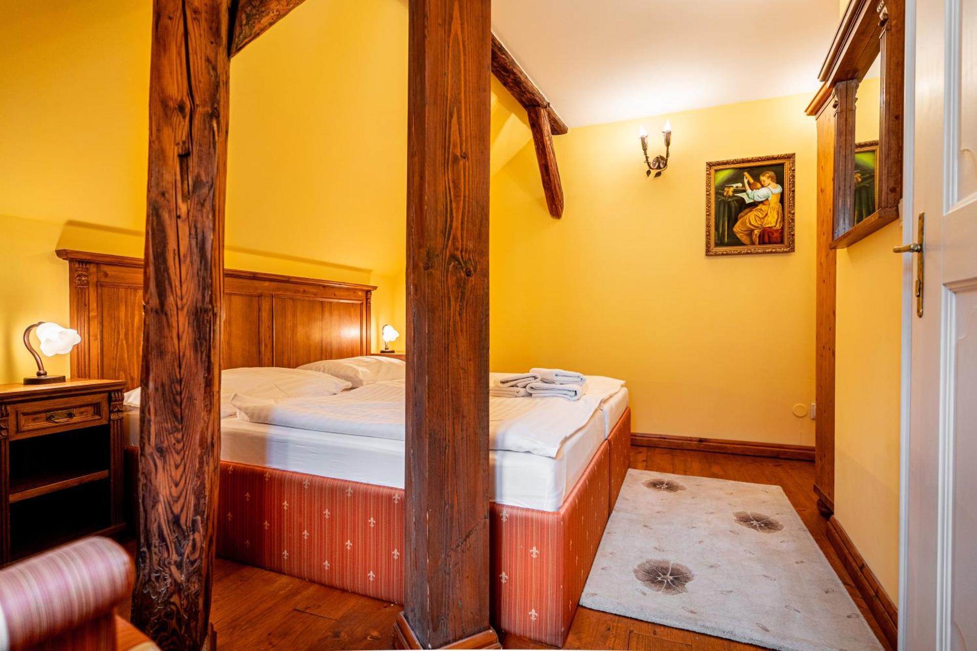 Penzion Cosmopolitan Ii. Otel Banská Štiavnica Oda fotoğraf