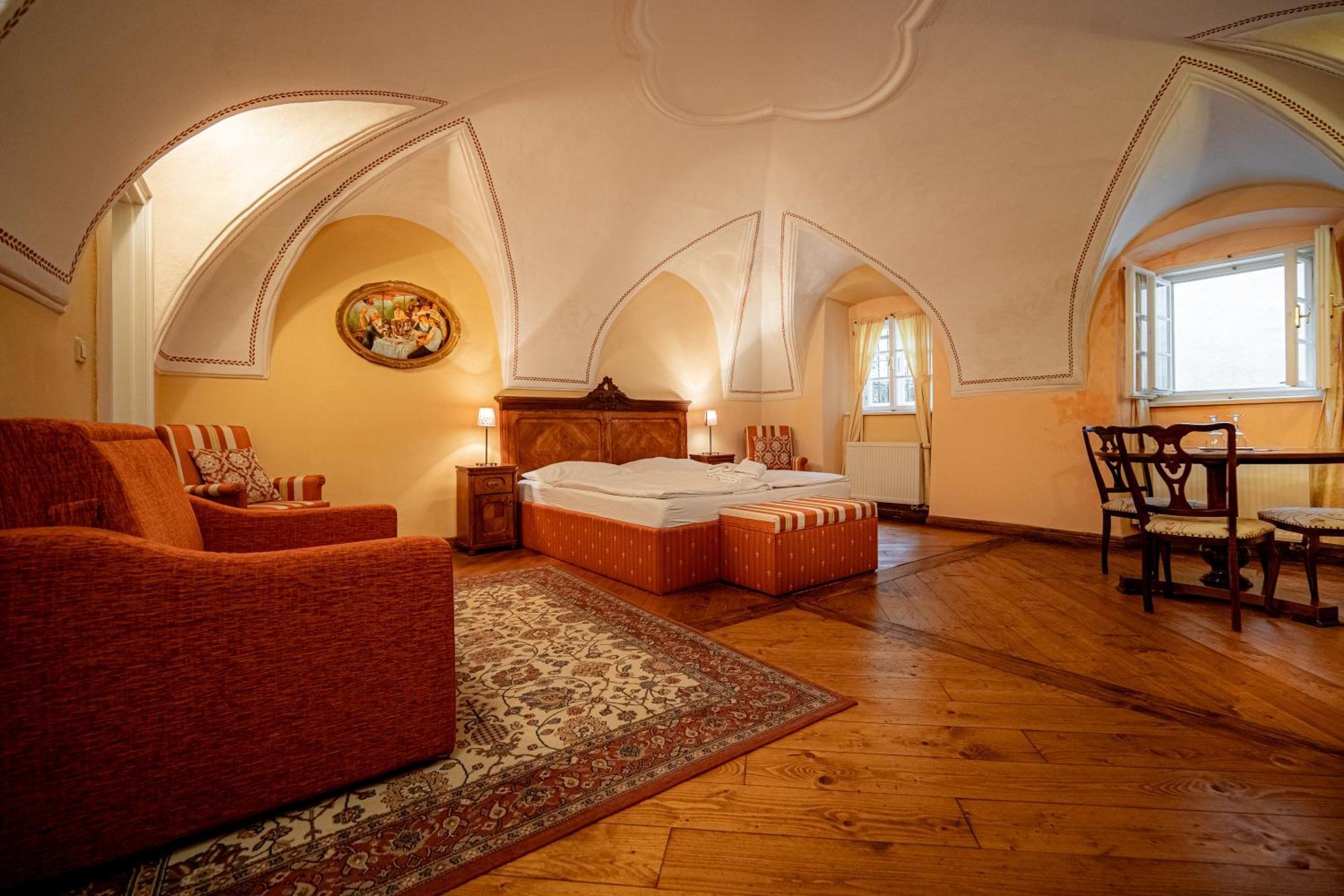 Penzion Cosmopolitan Ii. Banská Štiavnica Oda fotoğraf