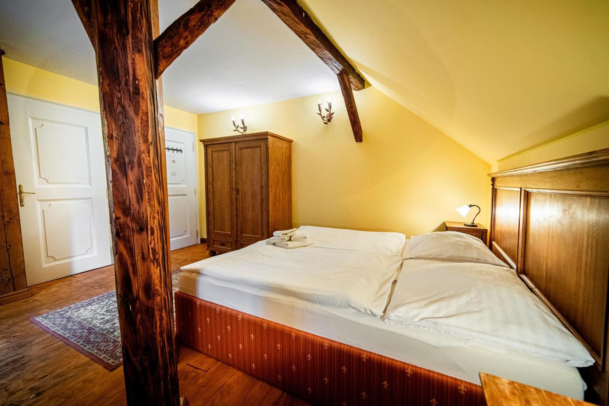 Penzion Cosmopolitan Ii. Otel Banská Štiavnica Oda fotoğraf