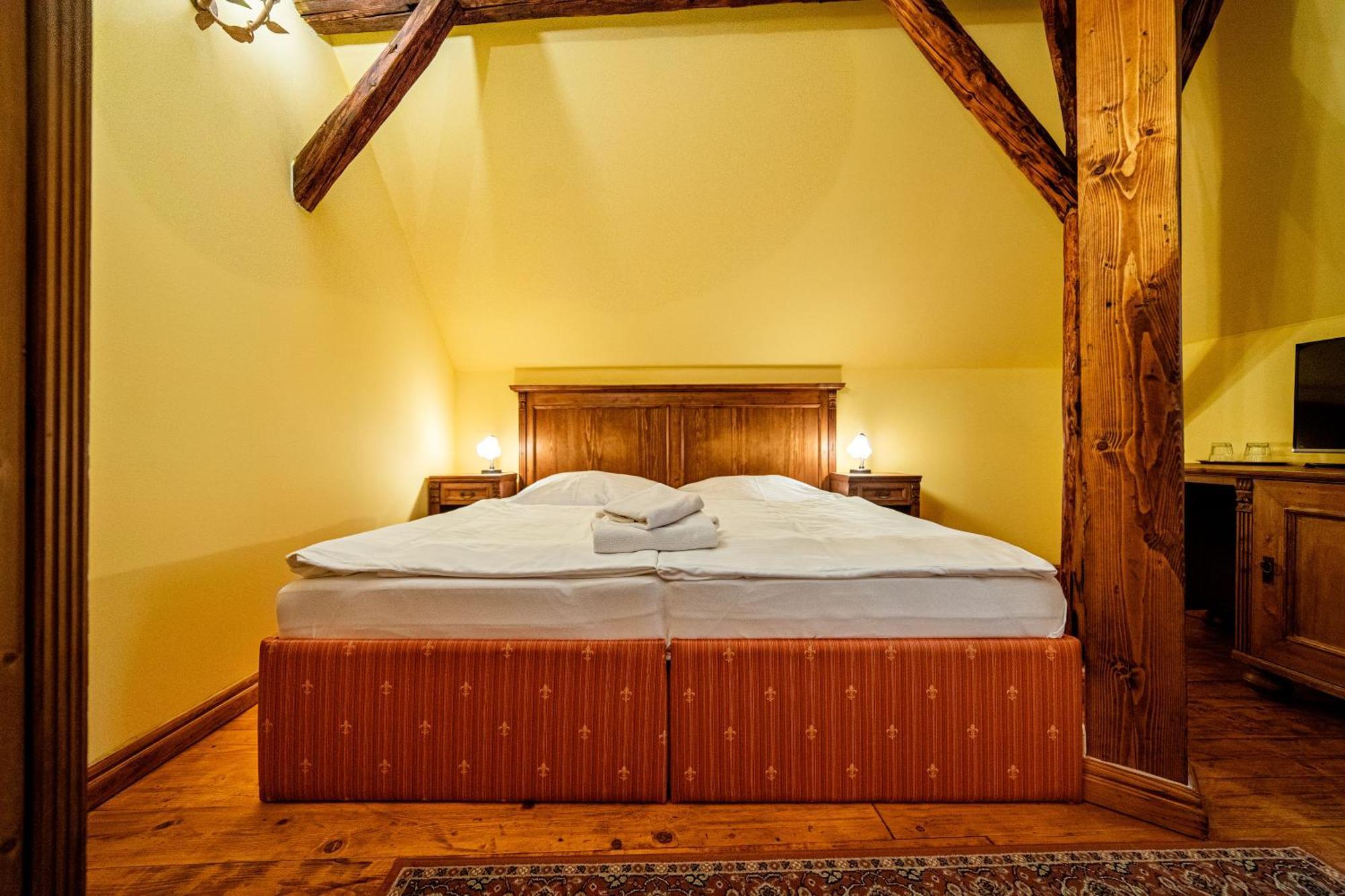 Penzion Cosmopolitan Ii. Banská Štiavnica Oda fotoğraf