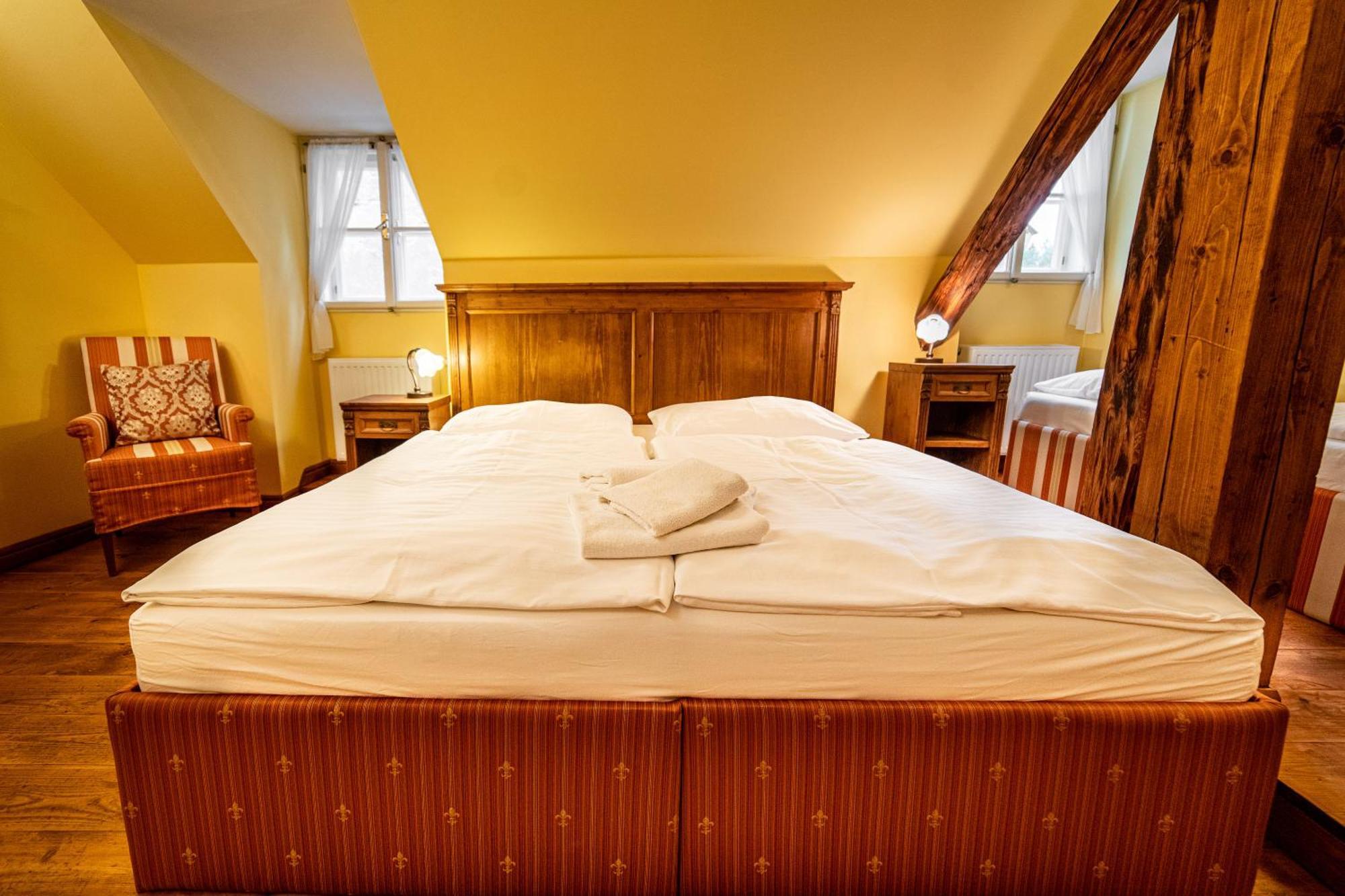 Penzion Cosmopolitan Ii. Banská Štiavnica Oda fotoğraf