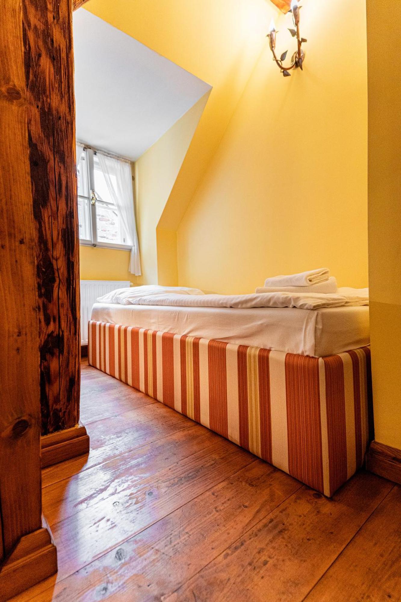 Penzion Cosmopolitan Ii. Banská Štiavnica Oda fotoğraf