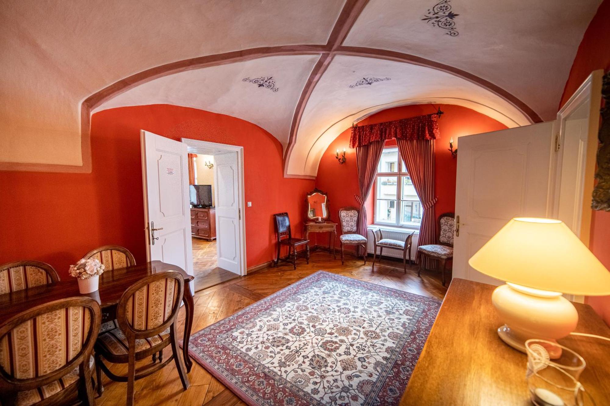 Penzion Cosmopolitan Ii. Banská Štiavnica Oda fotoğraf