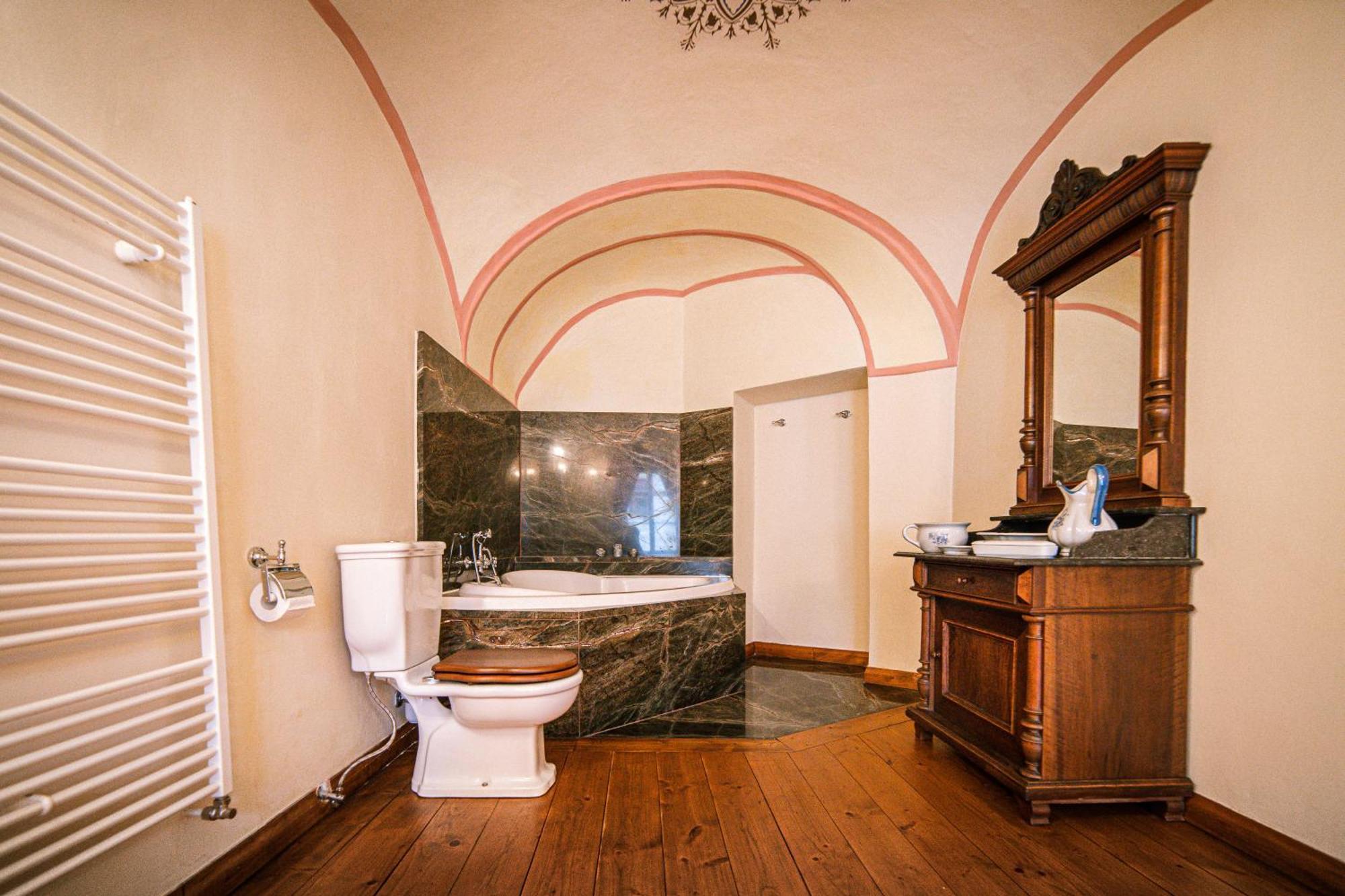 Penzion Cosmopolitan Ii. Banská Štiavnica Oda fotoğraf