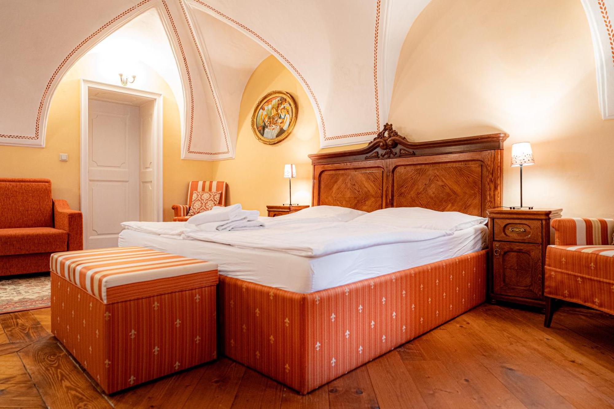 Penzion Cosmopolitan Ii. Banská Štiavnica Oda fotoğraf